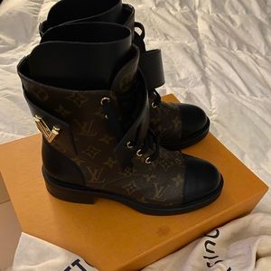 Louis Vuitton wonderland flat ranger boots size 38